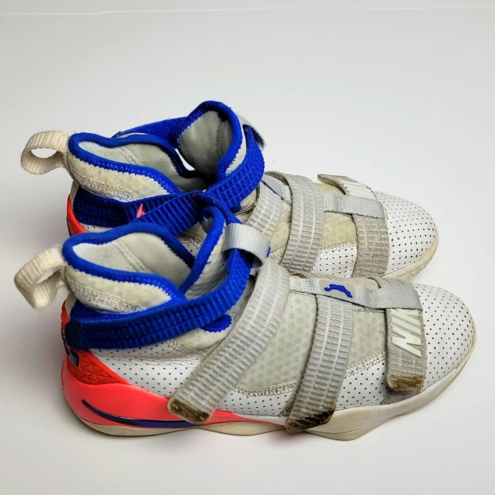 Youth Nike LeBron James Shoe